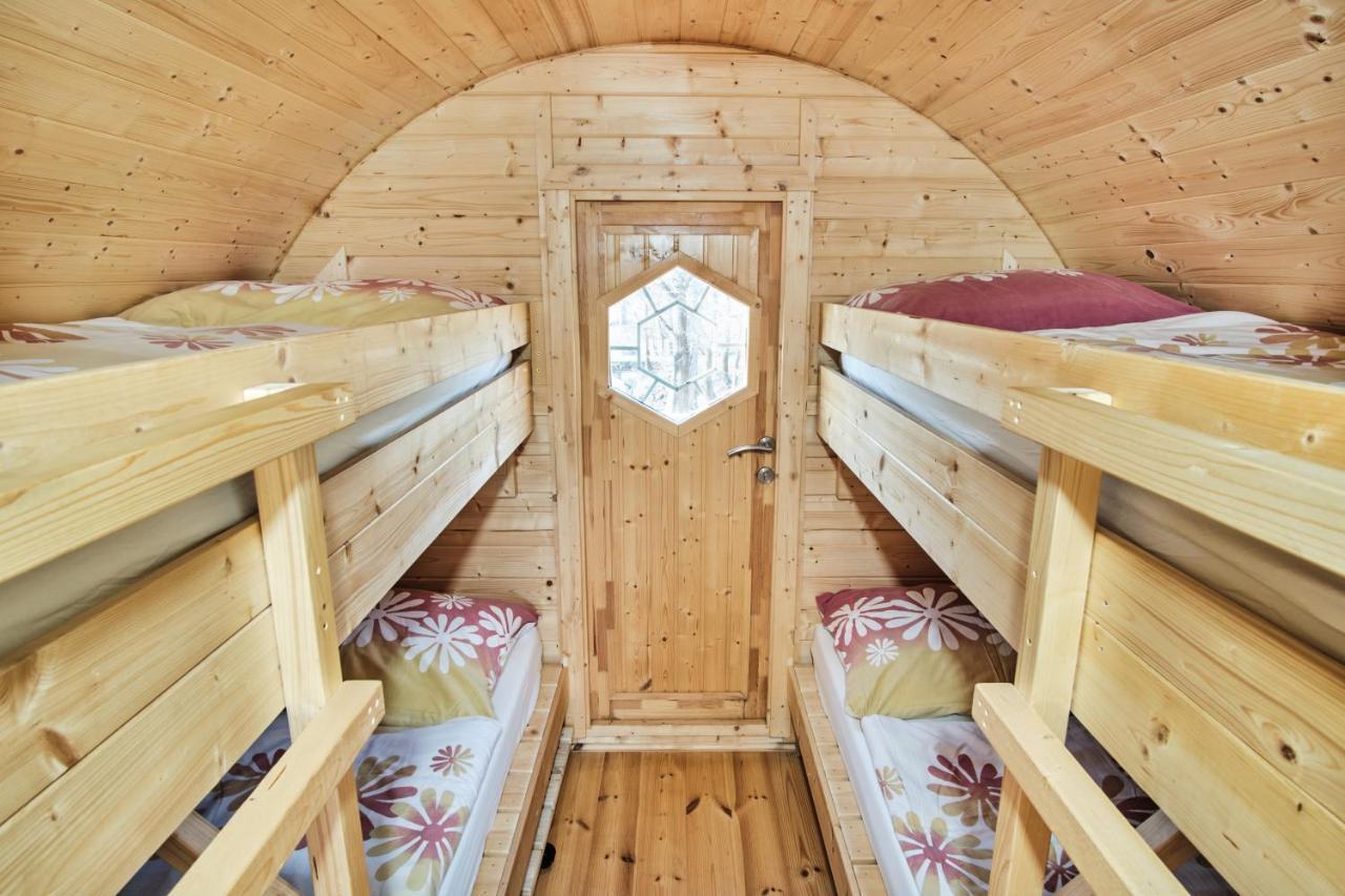 Viking Houses Strnadovsky Mlyn Jesenice  ภายนอก รูปภาพ