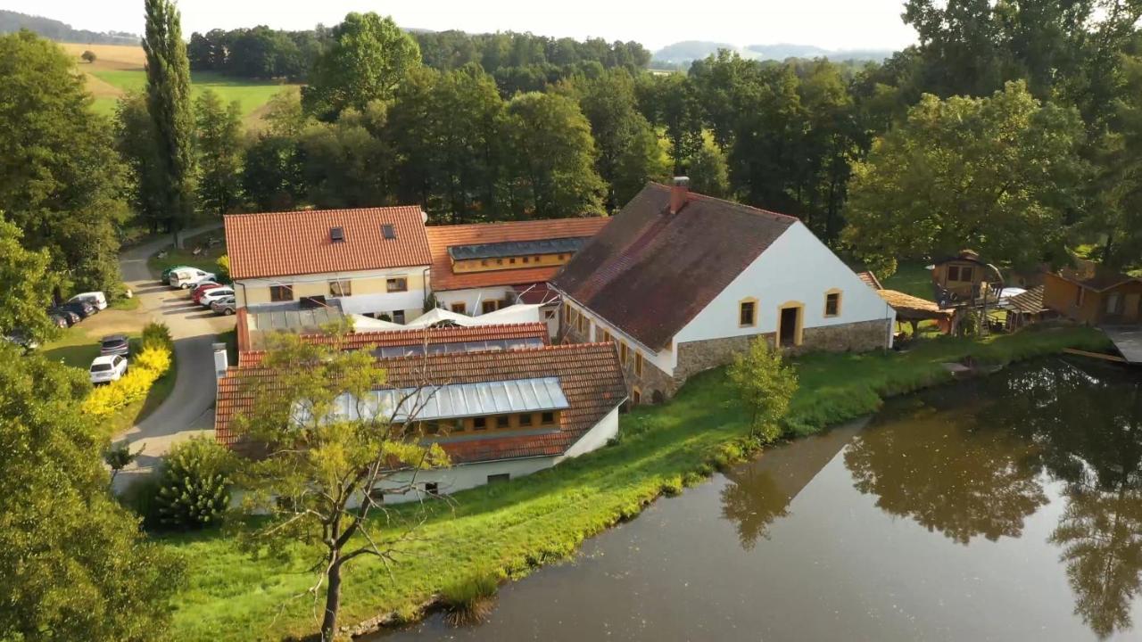 Viking Houses Strnadovsky Mlyn Apartment Jesenice  ภายนอก รูปภาพ